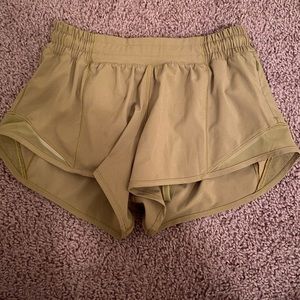 Green 2.5 lulu lemon Hotty hot shorts. Size 4